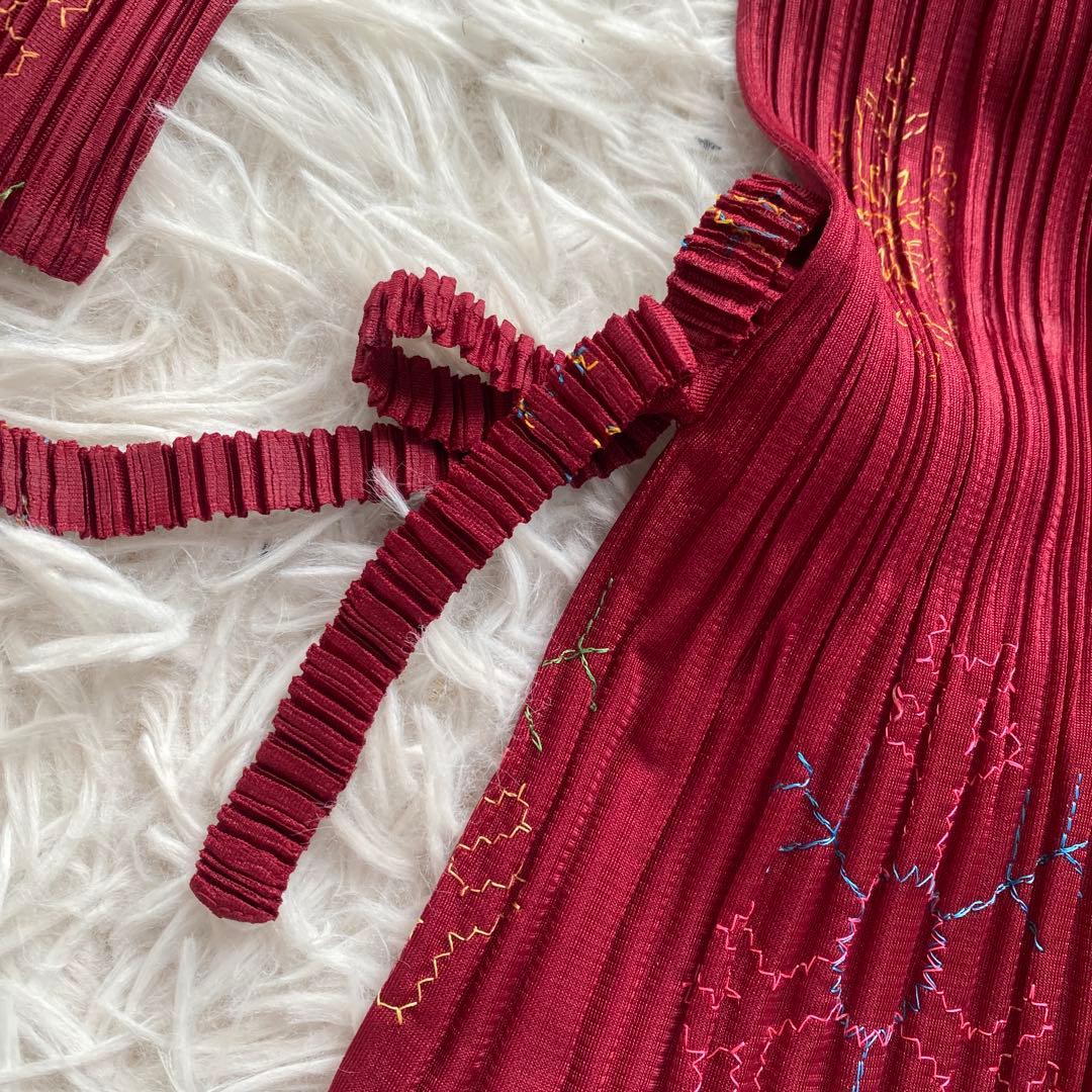 美品タグ付き　プリーツプリーズ　ブラウス　リボン　赤　ボタン　ボルドー　L