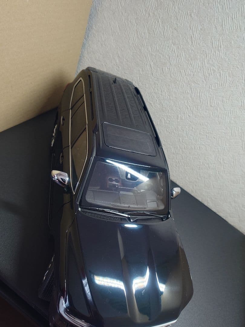 LCD Models 1/18 ランドクルーザー300 ZX