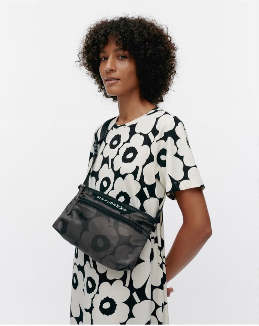 マリメッコ　Neat Crossbody Unikko S ショルダーバッグ