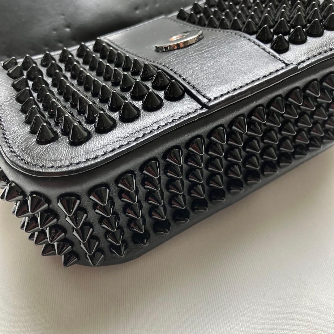 美品クリスチャンルブタン スイートチャリティ レザースタッズショルダーバッグ