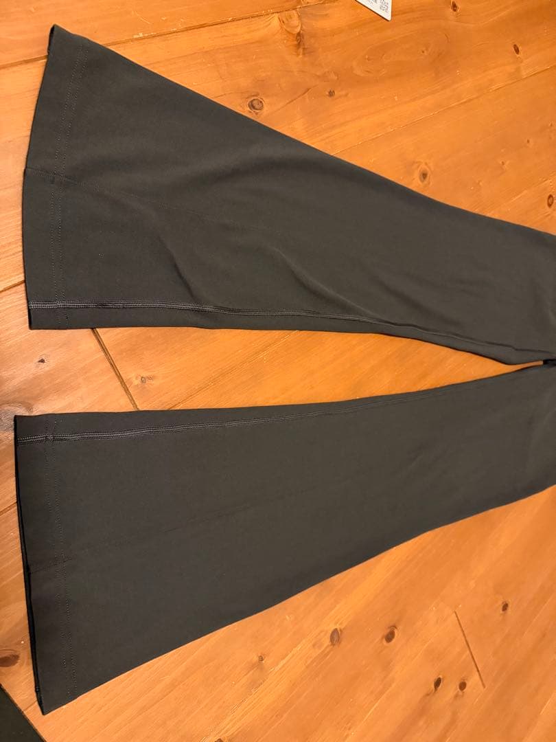 ルルレモンGroove ハイライズフレアパンツ ポケット付き アジアフィット