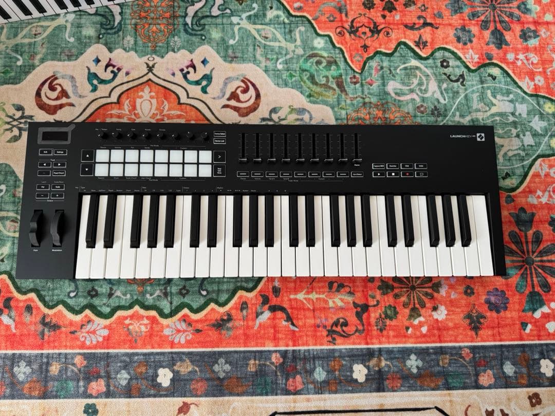 Novation Launchkey 49 MK3 MIDIキーボード