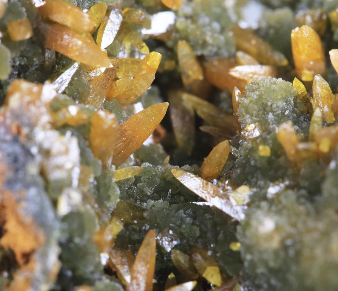 ウルフェナイト ミメタイト 共生標本 メキシコ産 / 原石 天然石 鉱物標本