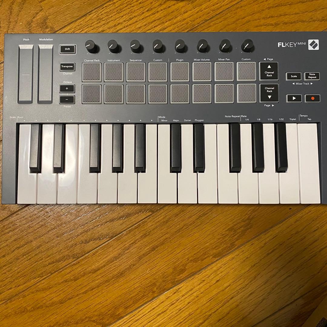 極美品★匿名　Novation FLKEY Mini MIDIキーボード 25鍵