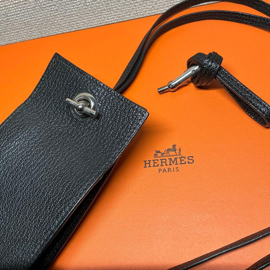 C*a様 HERMES エルメス ヴェスパ ストラップ ポーチ マルチケース 黒
