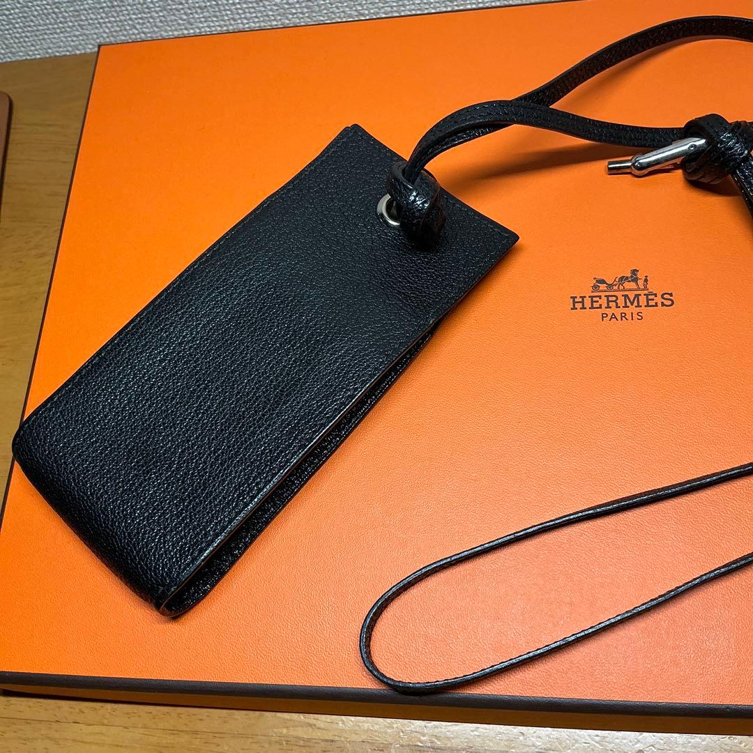 C*a様 HERMES エルメス ヴェスパ ストラップ ポーチ マルチケース 黒