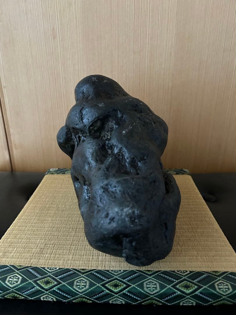 新潟県南魚沼市　水無川産　八海石うぶ石　何処からでも観れる珍しい一石