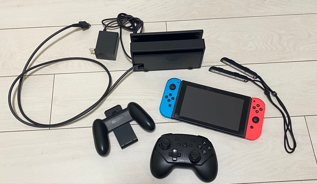 【美品】Nintendo Switch