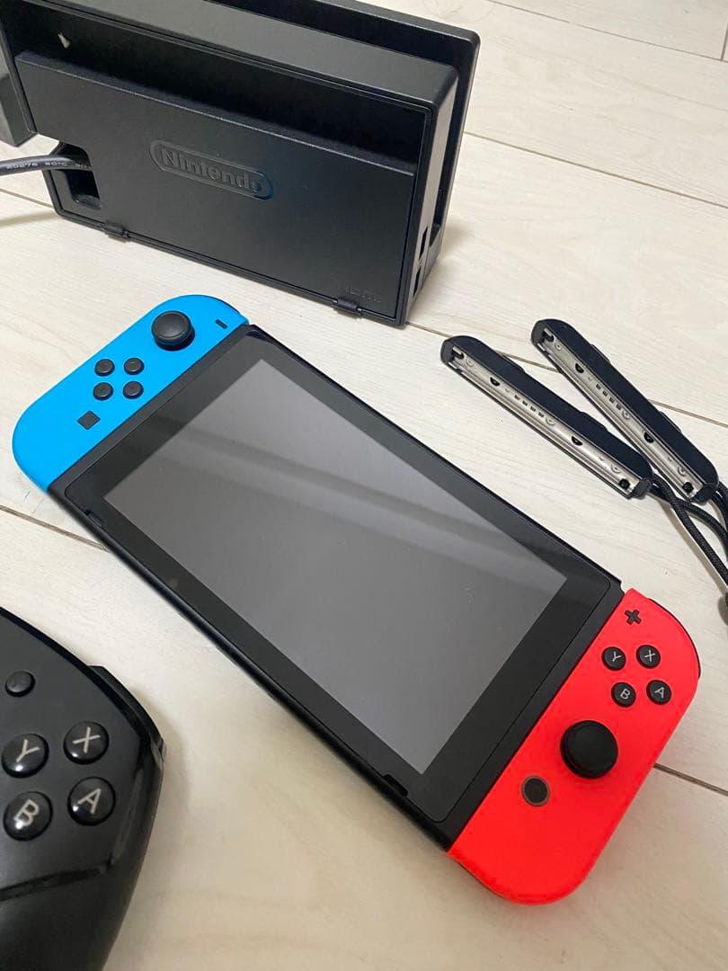 【美品】Nintendo Switch