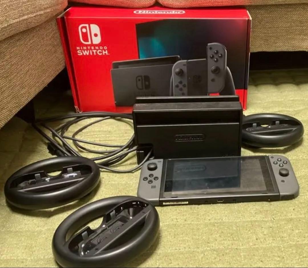 Nintendo Switch 本体 + ジョイコン + ドック＋ハンドル付き
