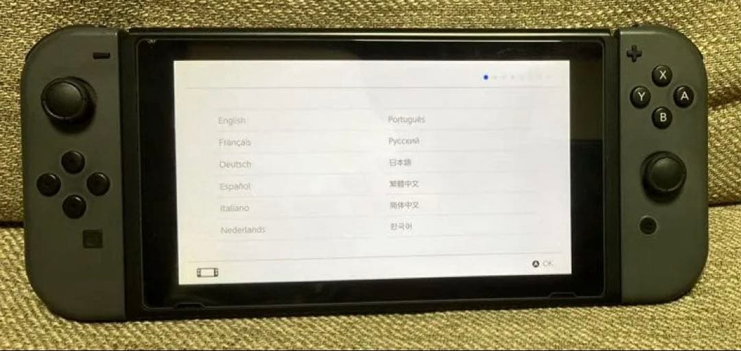 Nintendo Switch 本体 + ジョイコン + ドック＋ハンドル付き