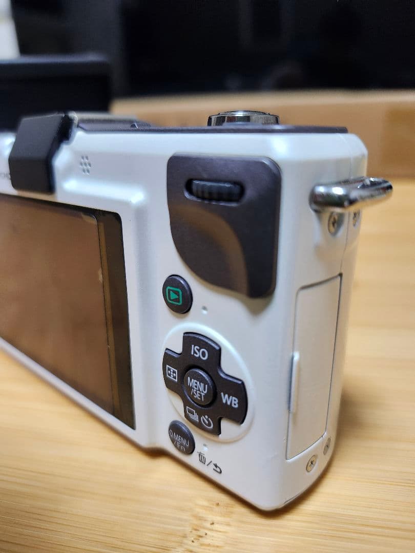 【✨人気カラー✨】Panasonic LUMIX DMC-GF2 デジタルカメラ