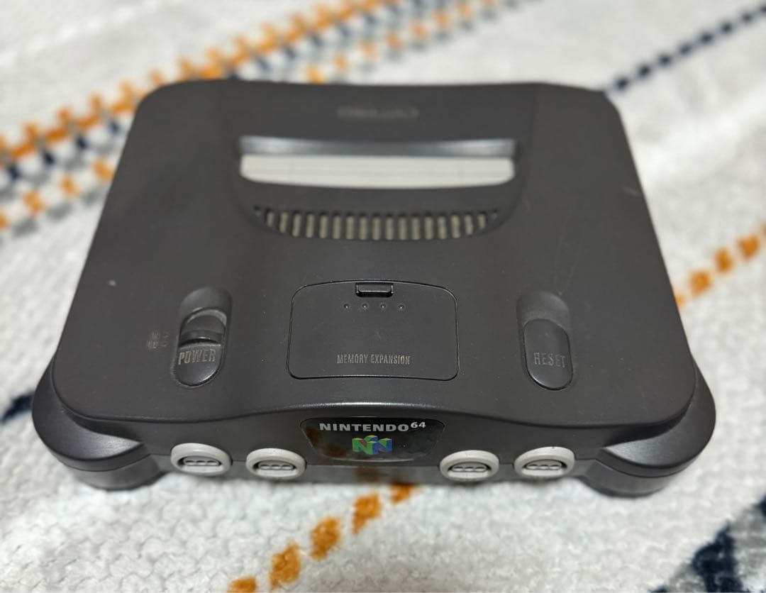 Nintendo(任天堂)64 収納ケース付き　ファミコン本体　コントローラー