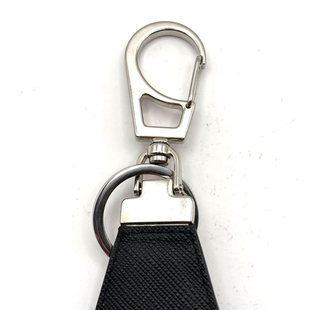 プラダ キーホルダー キーリング 三角ロゴ サフィアーノレザー ブラック 箱