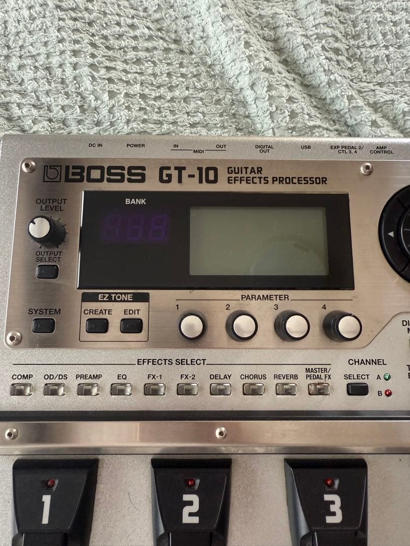 【美品】BOSS GT-10 （シールド、電源アダプタ、ヘッドフォン付属）