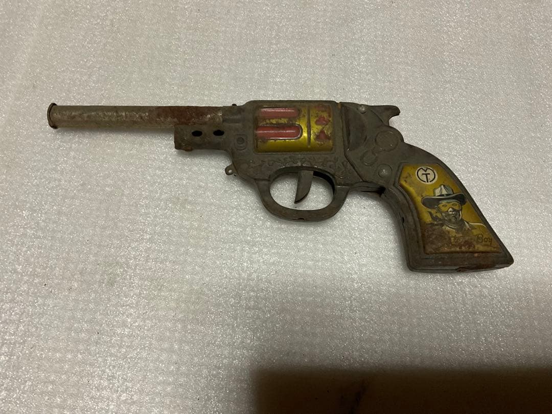 ブリキ製拳銃／ウエスタン・ボーイ。【ジャンク品　錆あり　引き金のみ可動　】。