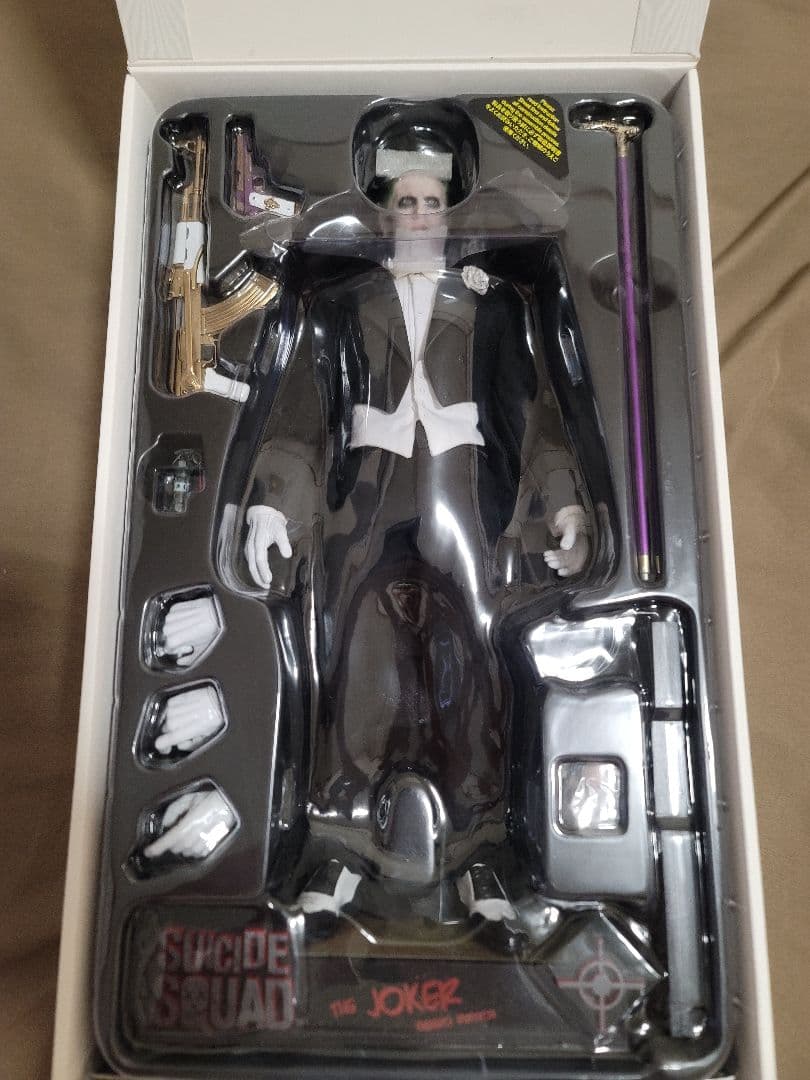 ホットトイズ 1/6 フィギュア ジョーカー (タキシード版)