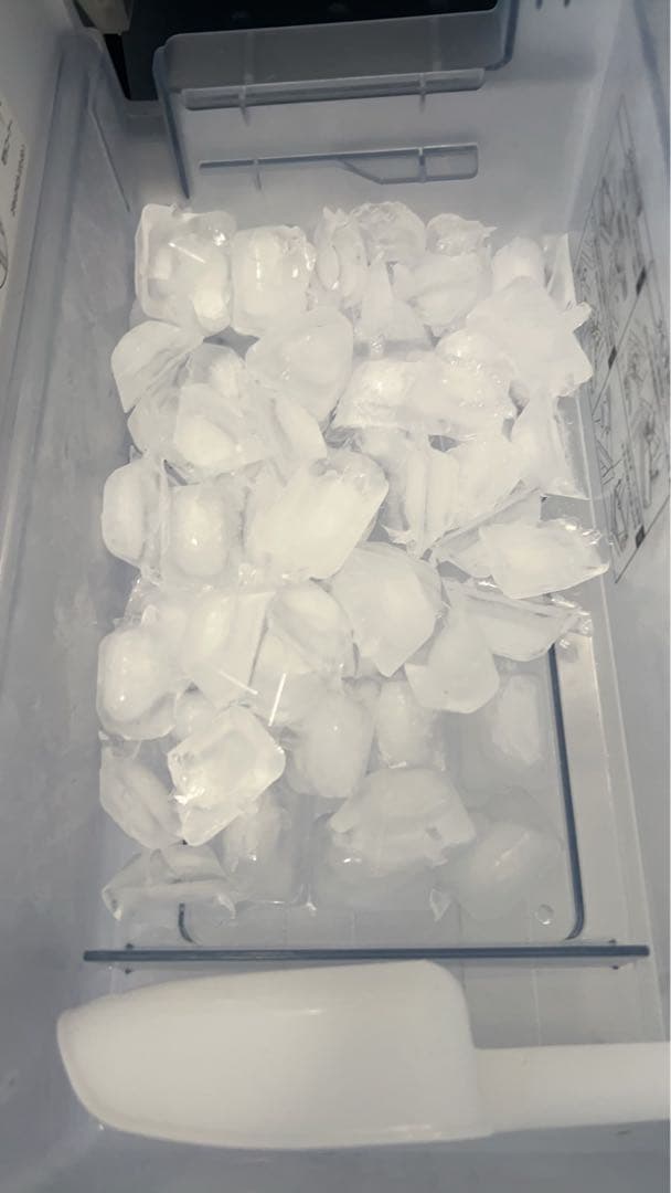 AQUA 自動製氷機付冷凍冷蔵庫 272Lたのめる便金額になってます。まだ新しい