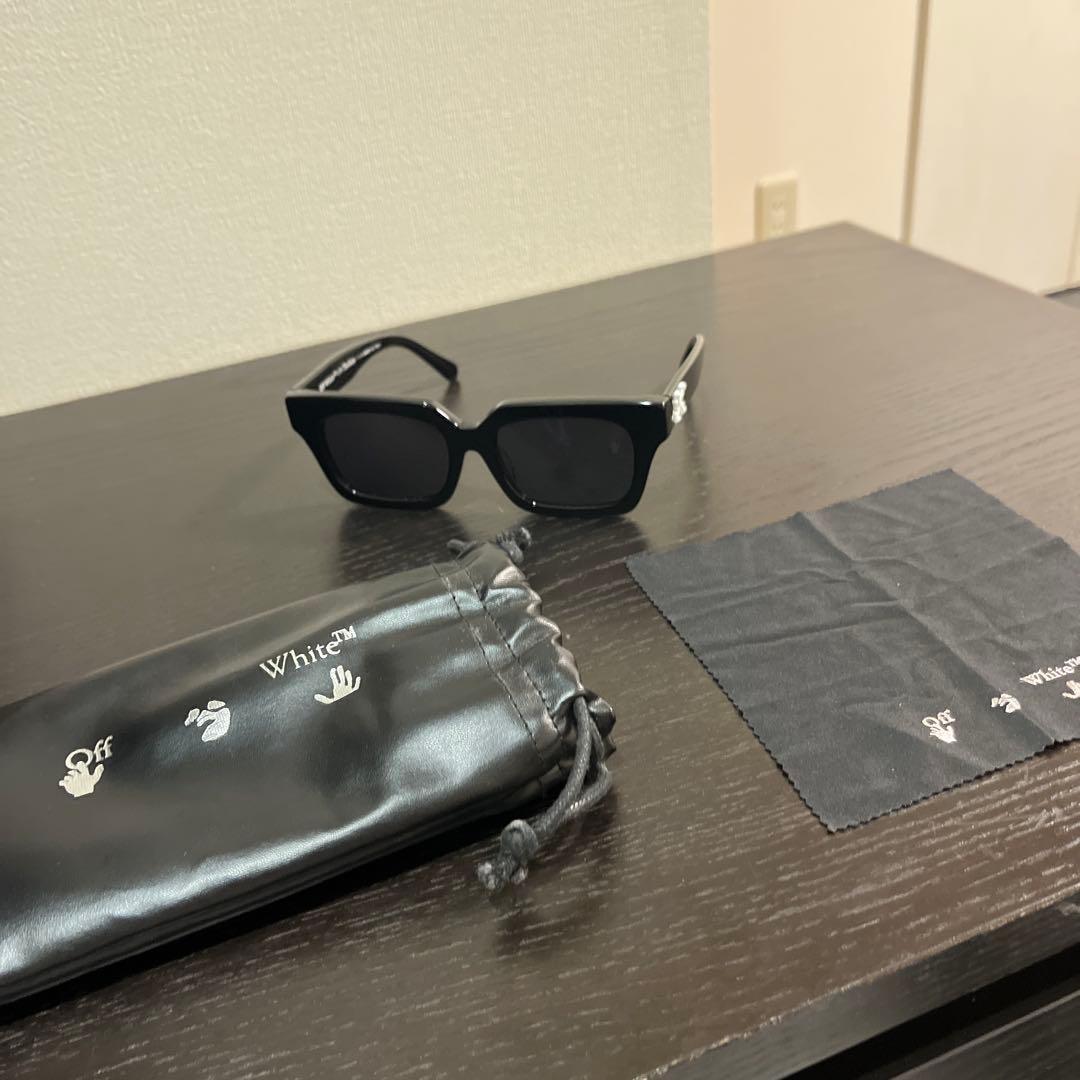 Off-White ブラック キャットアイ サングラス