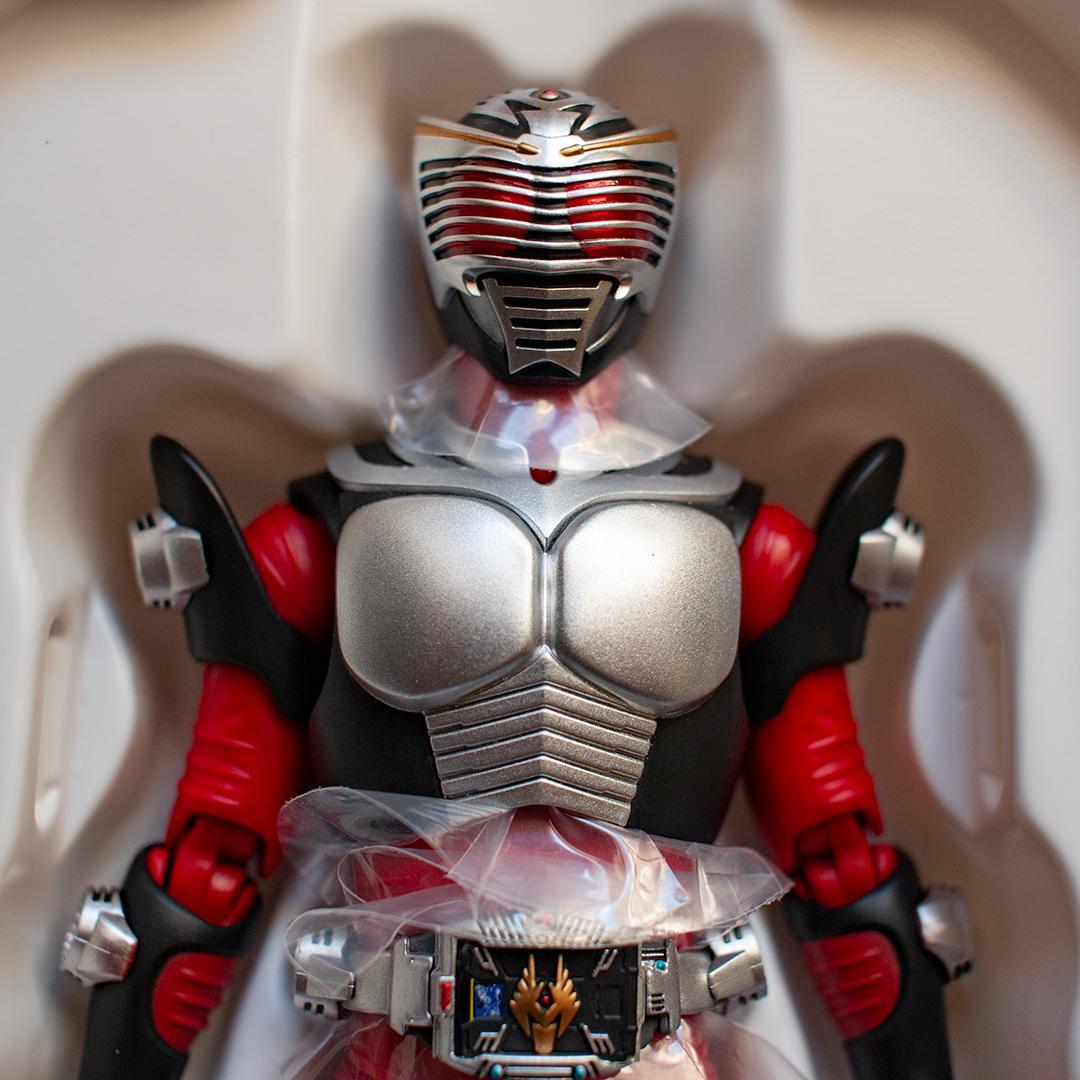 S.H. フィギュアーツ　真骨彫製法　仮面ライダー龍騎
