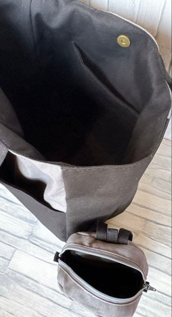 専用　ハンドメイド　刺繍　チワワ　ミニリュック型ポーチ　ひょっこりトートバッグ