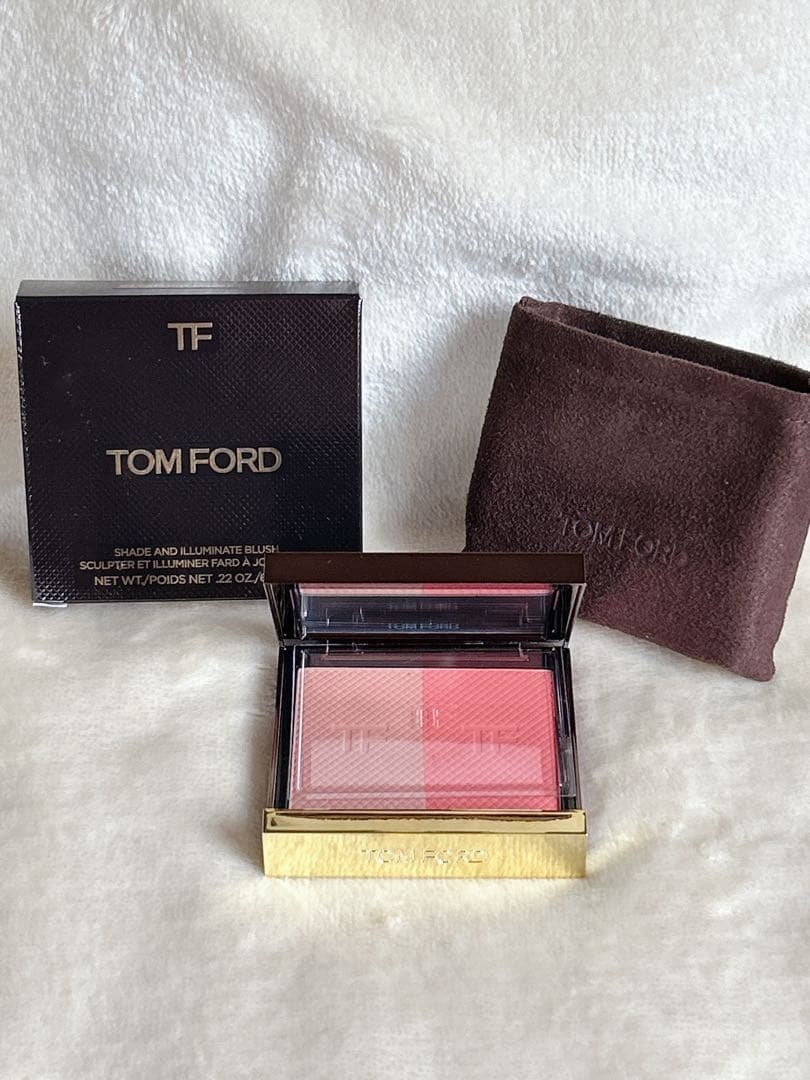 トムフォード tom ford シェイド アンド イルミネイト ブラッシュ02