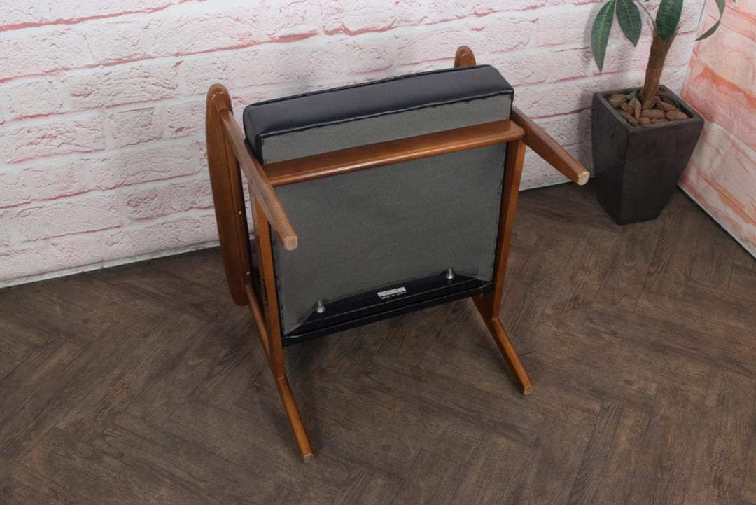 展示品　カリモク60 Kチェア スタンダードブラック　 W36170BW　19A