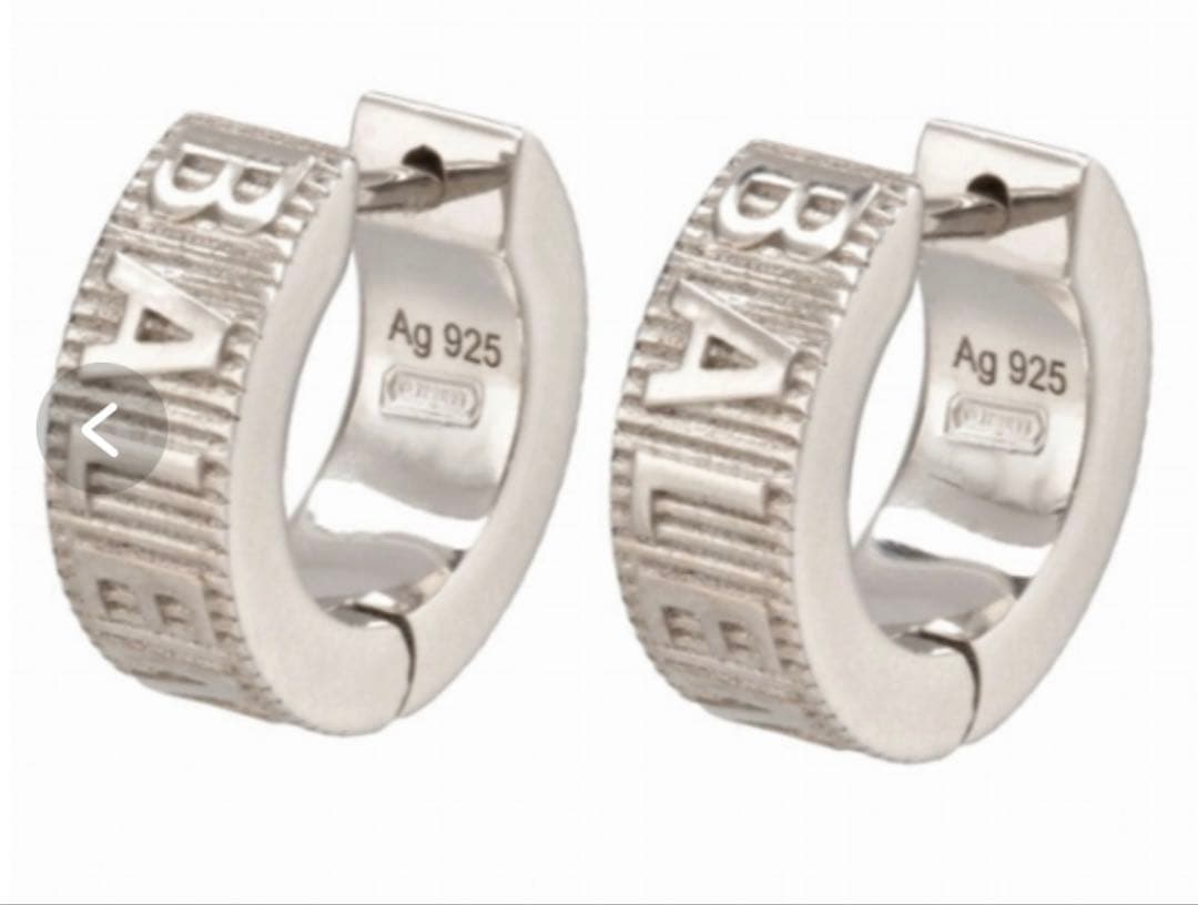 バレンシアガ　両耳ピアス