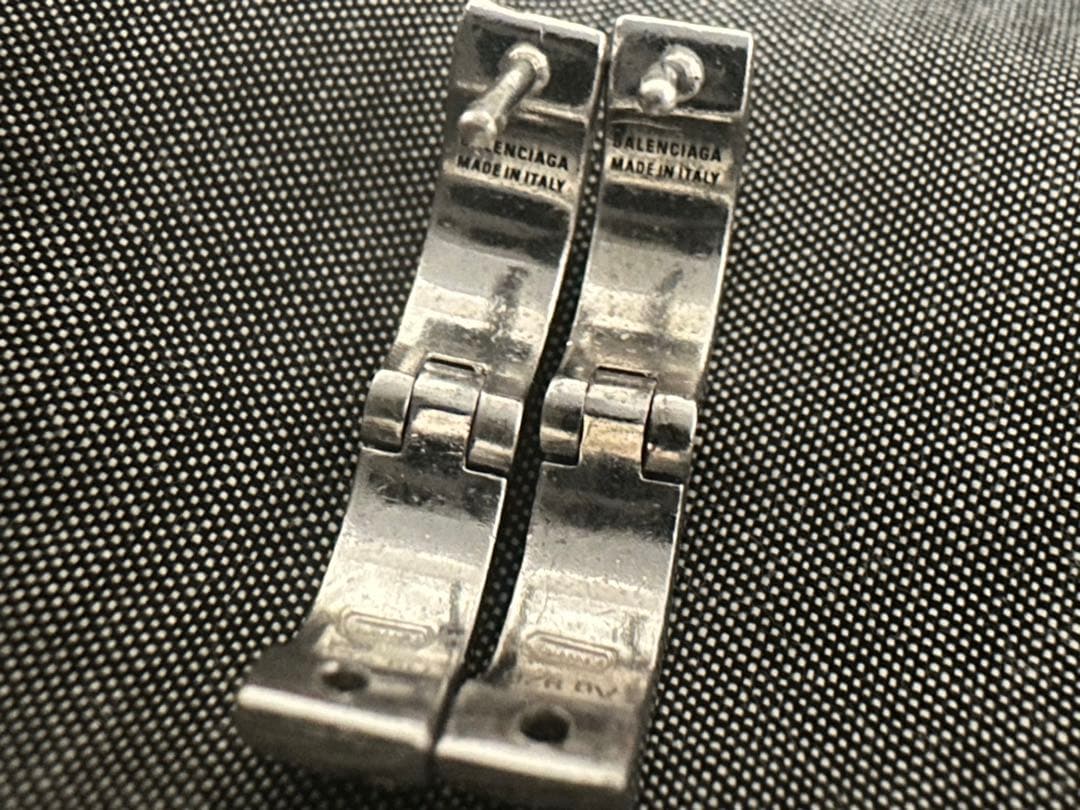 バレンシアガ　両耳ピアス