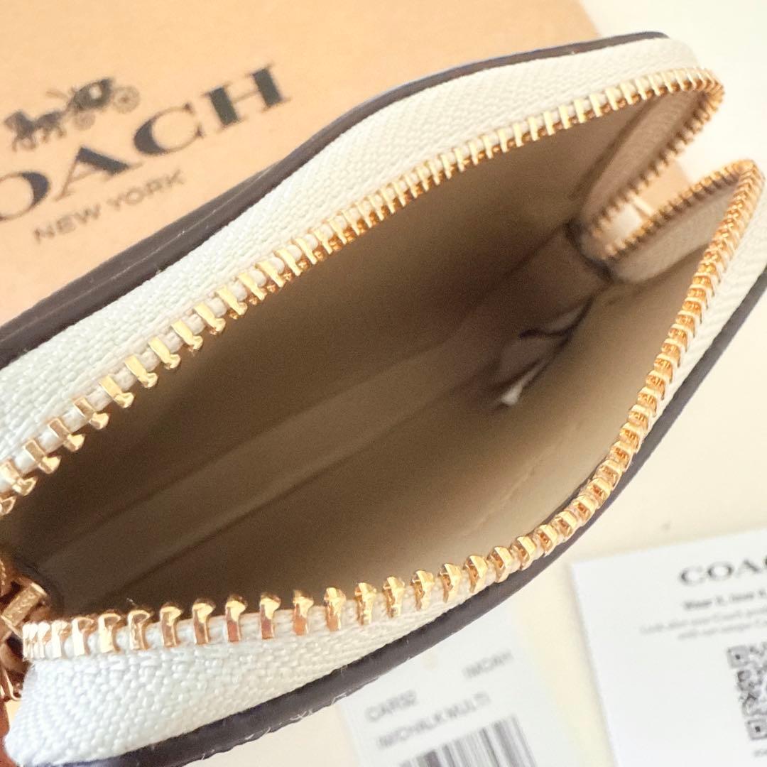 COACH コース　ケース　小銭入れ財布　ホワイト　レッド　苺柄　イチゴ柄