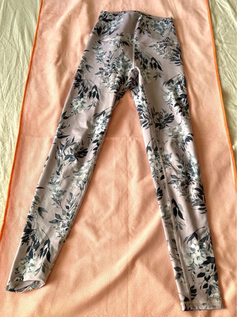 値下　SUKALA Sサイズ　上下セット ヨガウエア ピンク　花柄　セット