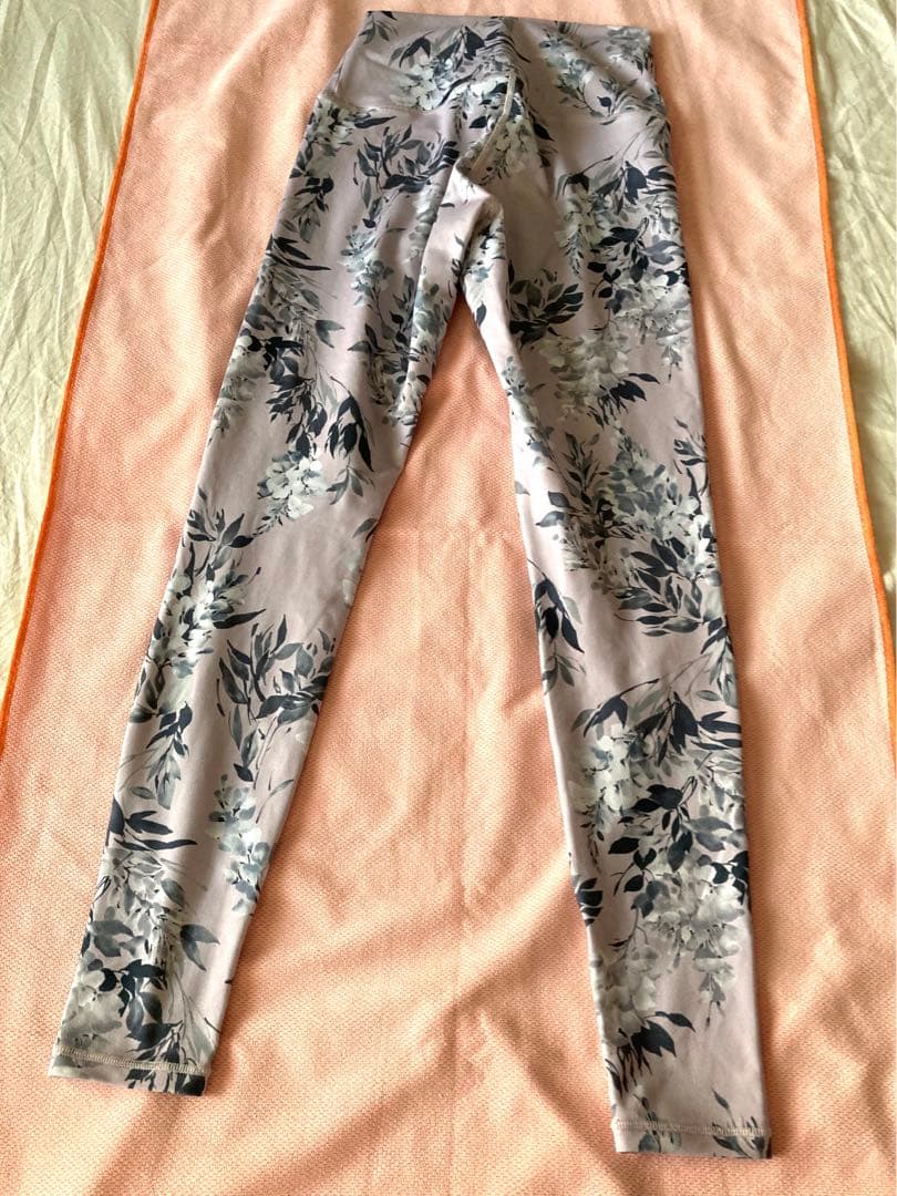 値下　SUKALA Sサイズ　上下セット ヨガウエア ピンク　花柄　セット