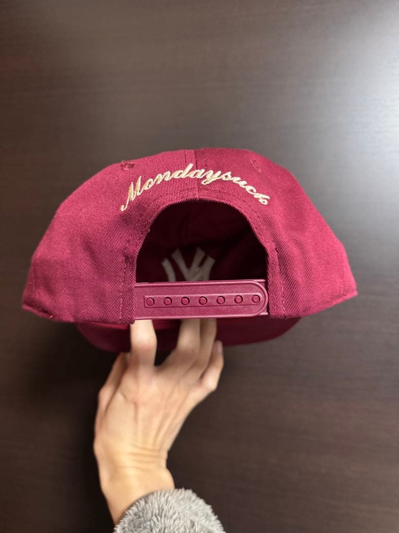 MONDAY SUCK マンデイサック　NYロゴ　スナップキャップ