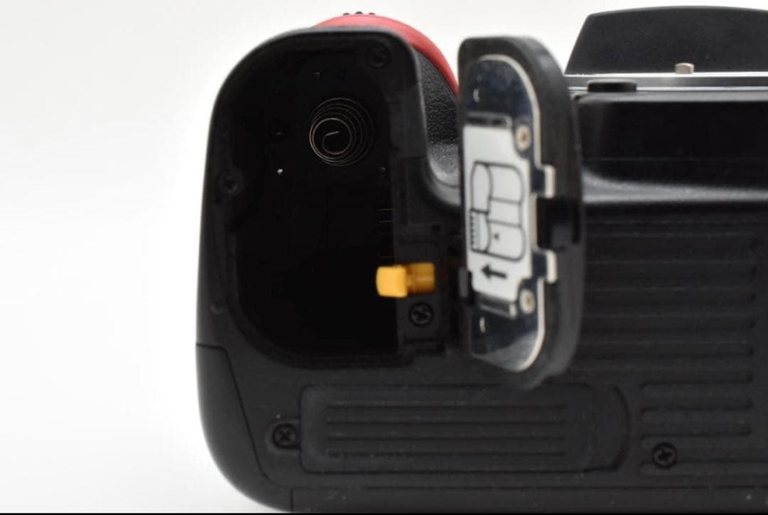 Nikon ニコン D7000 ボディ 美品 ケース付 ストラップ付 純正