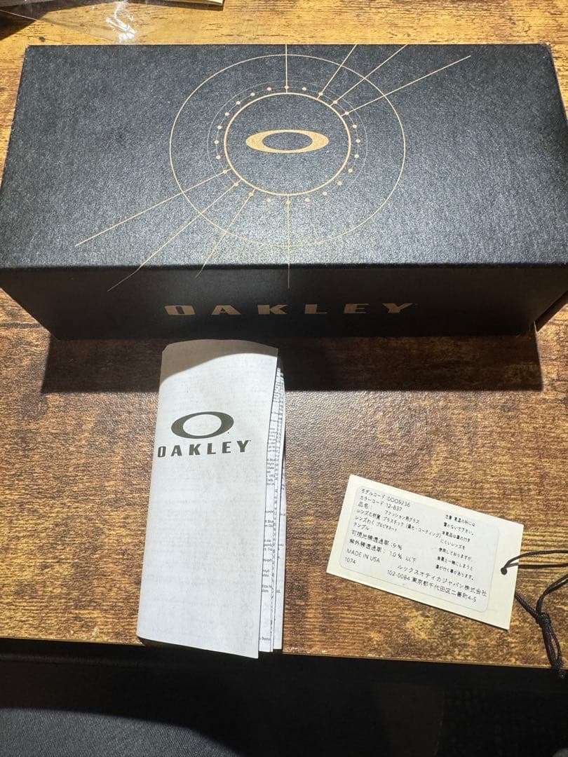 Oakley valve サングラス