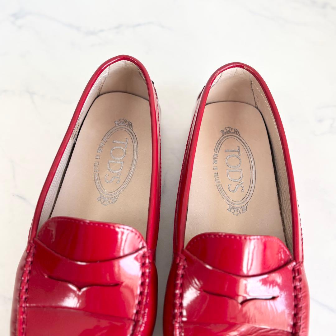 極美品 トッズ 36 ゴンミーニ ドライビングシューズ エナメル レッド