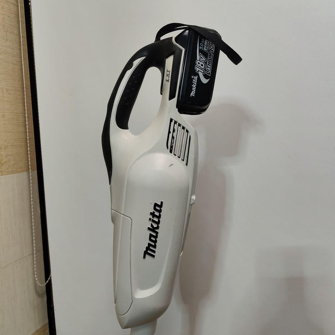 マキタ 掃除機 CL182FD 電池/充電器付、スタンド付き 18ボルト