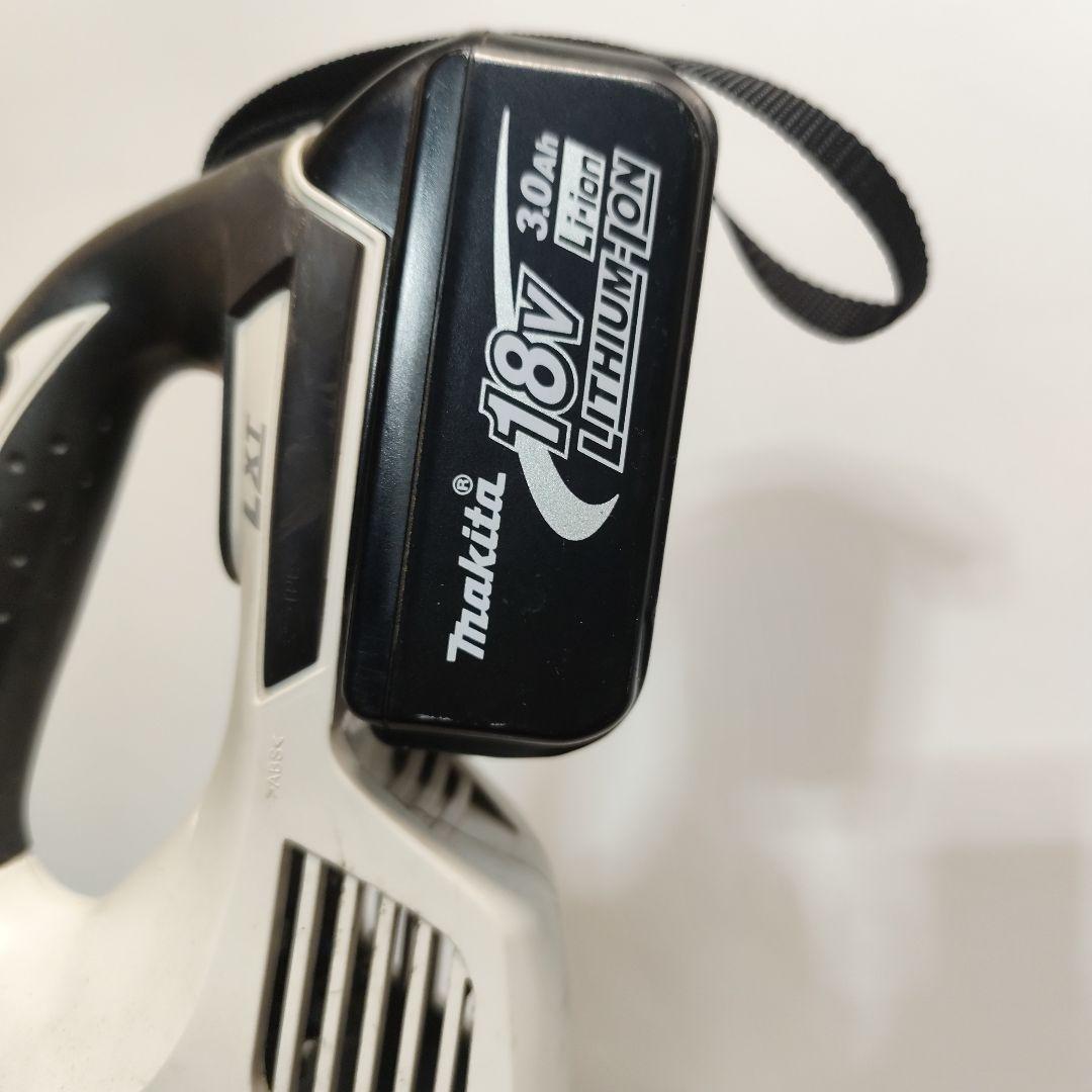 マキタ 掃除機 CL182FD 電池/充電器付、スタンド付き 18ボルト