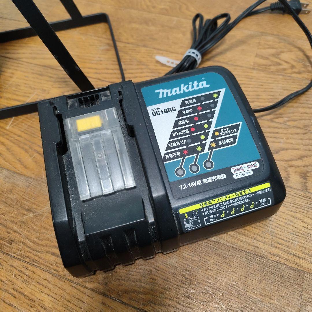 マキタ 掃除機 CL182FD 電池/充電器付、スタンド付き 18ボルト