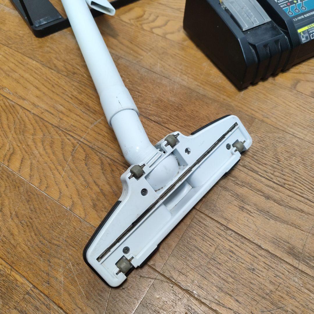 マキタ 掃除機 CL182FD 電池/充電器付、スタンド付き 18ボルト