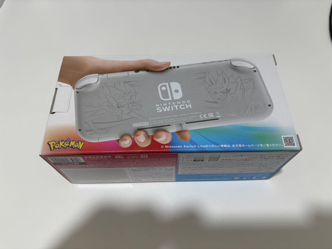 Nintendo Switch Lite ポケモンデザイン　ソードシールド