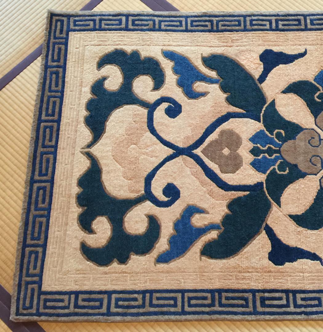 鍋島 段通 蟹牡丹 95cm × 191cm (京間の一畳分)