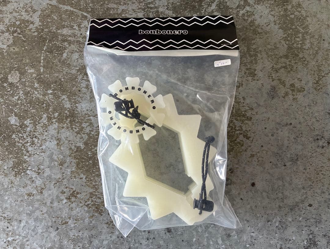 ボンボネロ　蓄光　ブルー　bonbonero