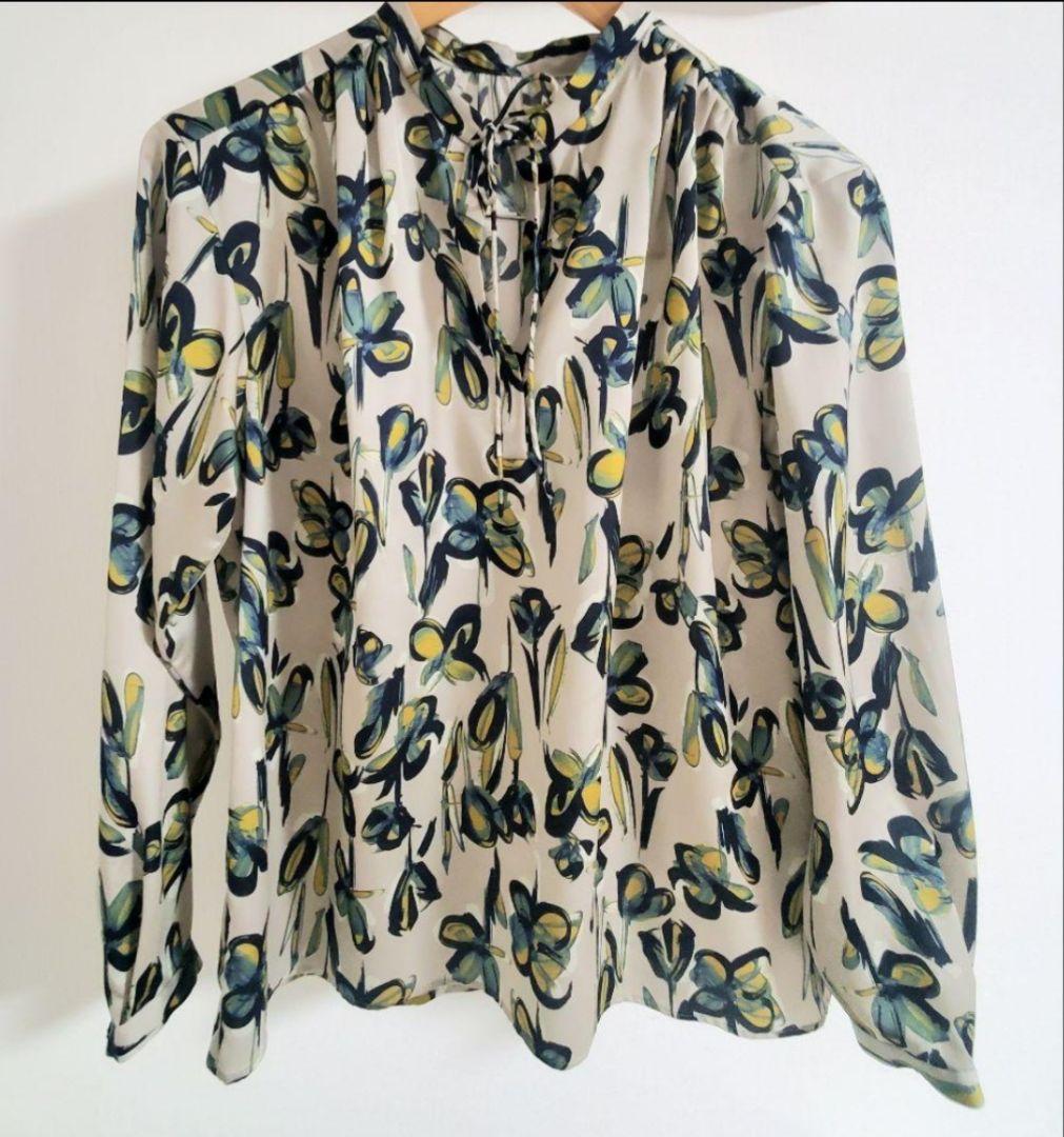 TOMORROWLAND ライラフラワープリント ショルダータックブラウス