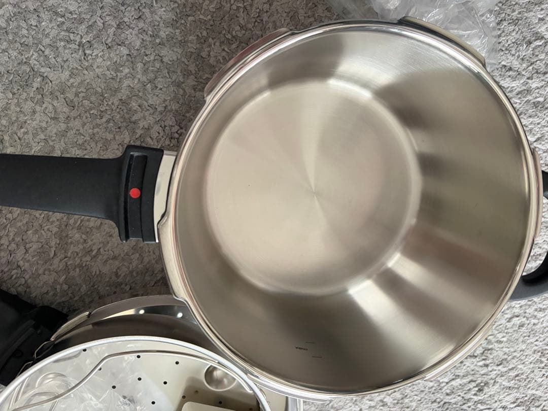 未使用フィスラー圧力鍋4.5ℓニュービタクイック蒸し器ガラス蓋付きfissler