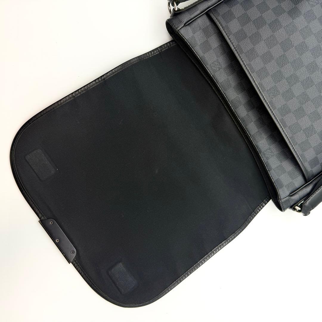 【極上品】ルイヴィトン ダミエグラフィット ダニエルMM ショルダーバッグ 黒