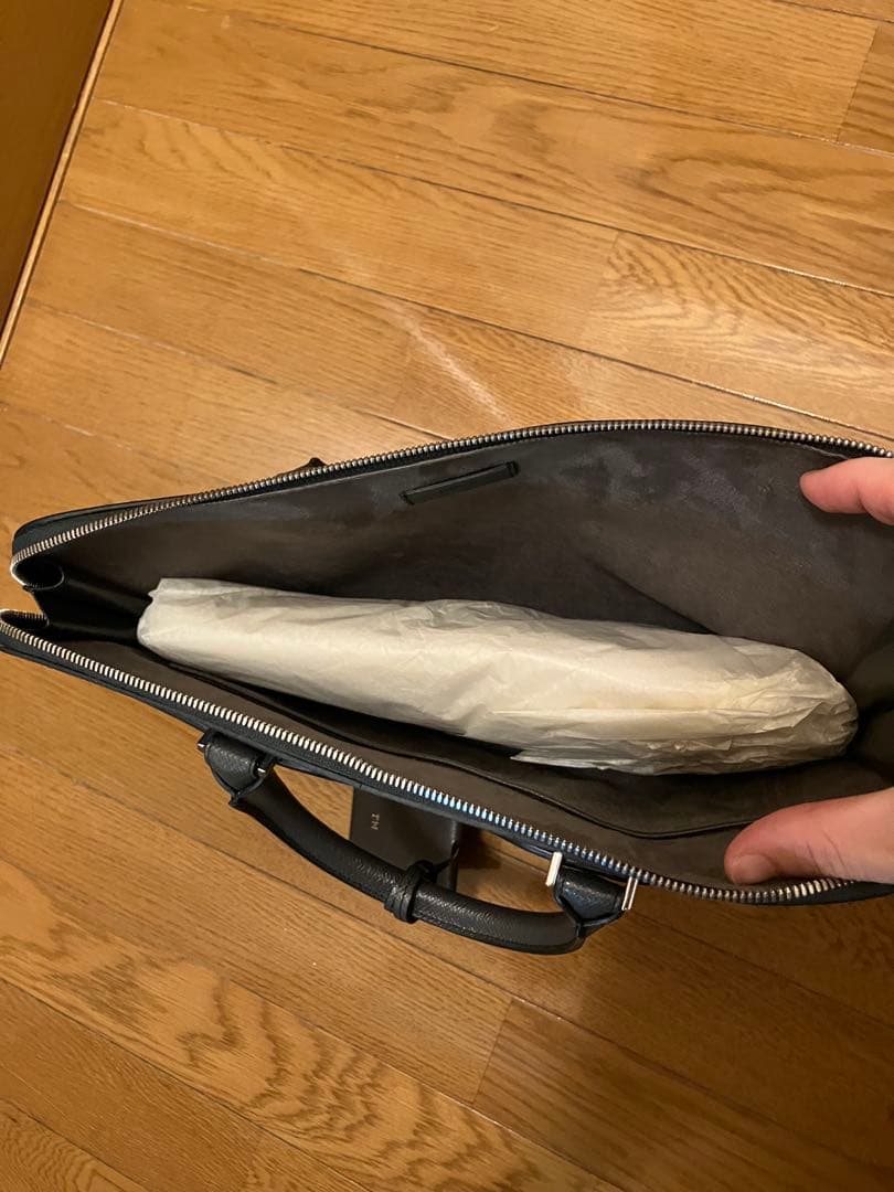 M*a様 HUGO BOSS／ロゴ入りレザー／ビジネスバッグ