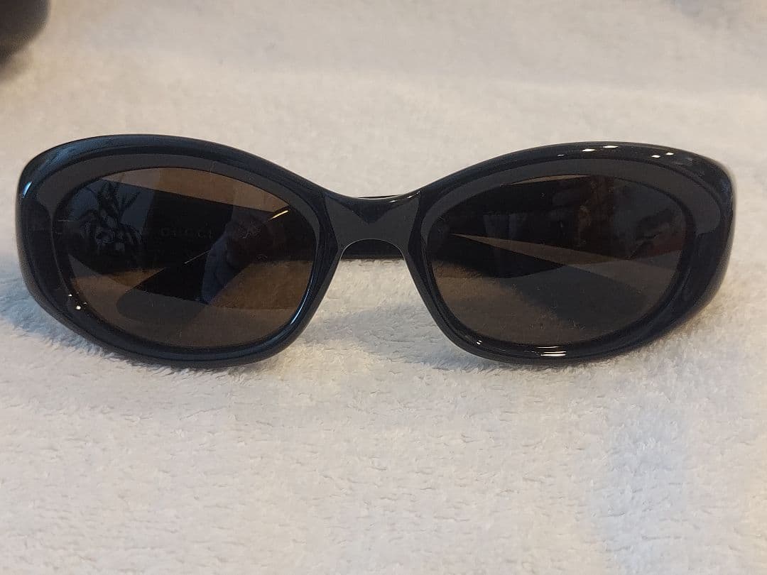 トラ　GUCCI　サイドロゴ　サングラス　ブラック　GG2432/S