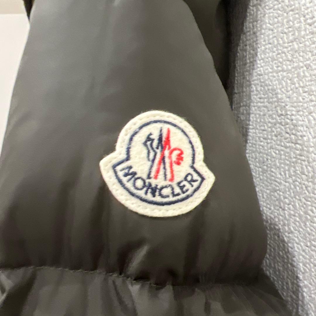 た*う様 【QR鑑定済】MONCLER フード付きダウンジャケット オリーブグリ