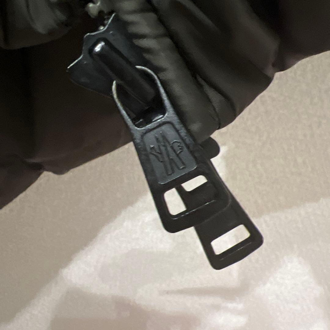 た*う様 【QR鑑定済】MONCLER フード付きダウンジャケット オリーブグリ